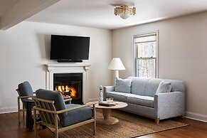 The Neighborhood Hotel - Grand Beach