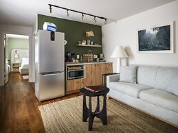 The Neighborhood Hotel - Grand Beach