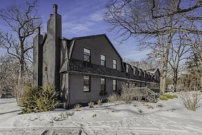 The Neighborhood Hotel - Grand Beach