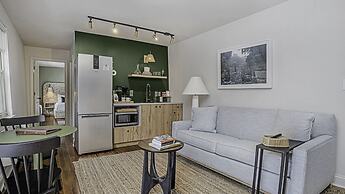 The Neighborhood Hotel - Grand Beach