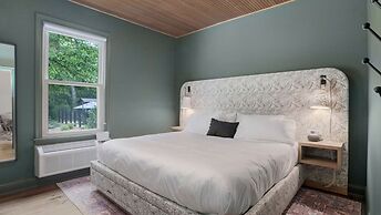 The Neighborhood Hotel - Grand Beach