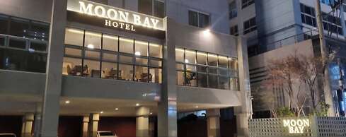 Moon Bay Hotel