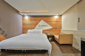 Moon Bay Hotel