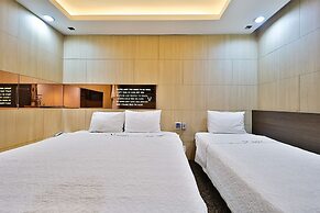 Moon Bay Hotel