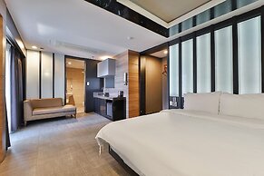 Moon Bay Hotel