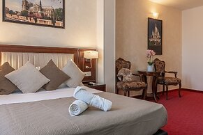 HOTEL ROYAL