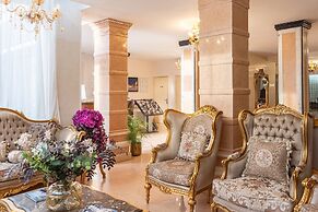 HOTEL ROYAL