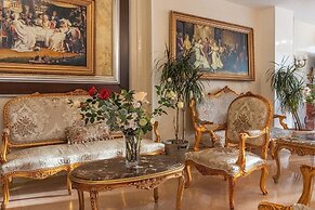 HOTEL ROYAL