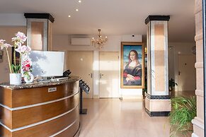 HOTEL ROYAL