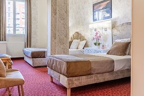 HOTEL ROYAL