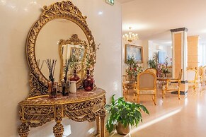 HOTEL ROYAL