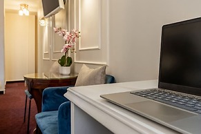 HOTEL ROYAL