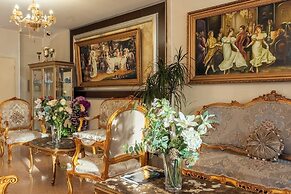 HOTEL ROYAL