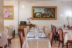 HOTEL ROYAL