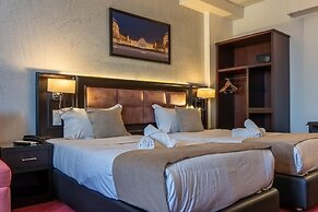 HOTEL ROYAL
