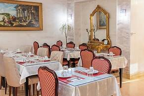 HOTEL ROYAL