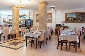 HOTEL ROYAL
