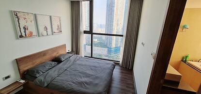 Canh Apartment in Vinhome Skylake