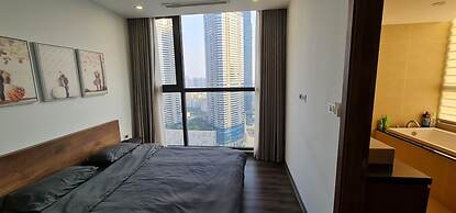 Canh Apartment in Vinhome Skylake