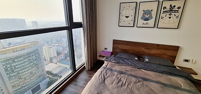 Canh Apartment in Vinhome Skylake