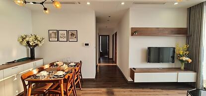 Canh Apartment in Vinhome Skylake