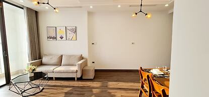 Canh Apartment in Vinhome Skylake