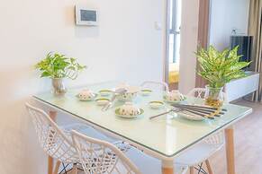 Canh Apartment in Vinhome Skylake