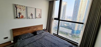 Canh Apartment in Vinhome Skylake