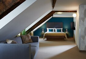 Golden Angel Suites by Adrez Living