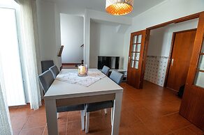 Steps to Beach 4beds -ac, Self Check-in, 2024 Reno