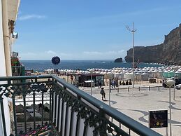 Steps to Beach 4beds -ac, Self Check-in, 2024 Reno