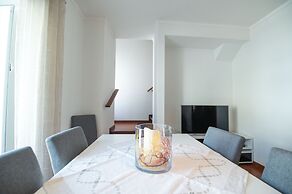 Steps to Beach 4beds -ac, Self Check-in, 2024 Reno