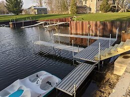 Cardinal Road 3 Bedroom Home by RedAwning