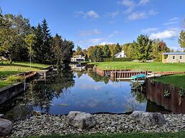 Cardinal Road 3 Bedroom Home by RedAwning