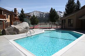 Mammoth Creek 9 Remodeled, Mountain Views With Fireplace, Walk to Park