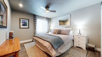 Mammoth Creek 9 Remodeled, Mountain Views with Fireplace, Walk to Park