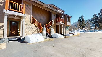 Mammoth Creek 9 Remodeled, Mountain Views with Fireplace, Walk to Park