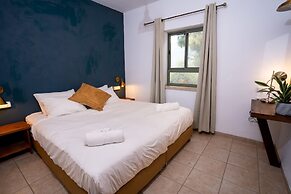 Mantur Parod by Selina