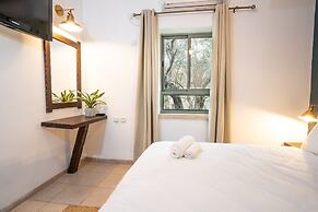 Mantur Parod by Selina