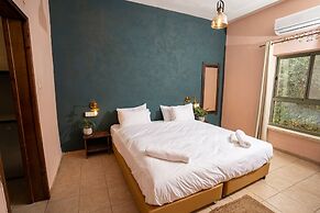 Mantur Parod by Selina