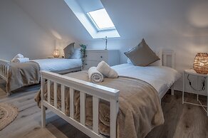 Sunrise - 5 Bedroom Home - Pendine