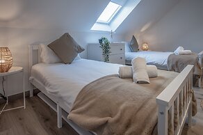 Sunrise - 5 Bedroom Home - Pendine