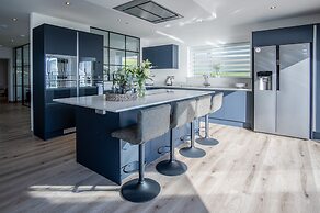 Sunrise - 5 Bedroom Home - Pendine