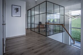 Sunrise - 5 Bedroom Home - Pendine