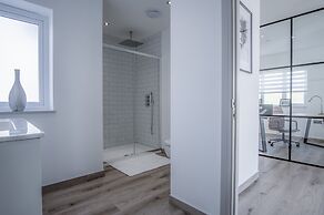 Sunrise - 5 Bedroom Home - Pendine