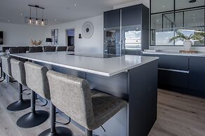 Sunrise - 5 Bedroom Home - Pendine