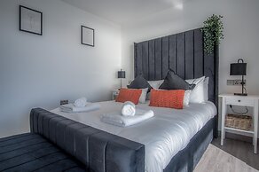 Sunrise - 5 Bedroom Home - Pendine