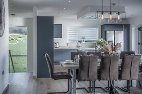 Sunrise - 5 Bedroom Home - Pendine