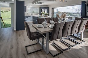 Sunrise - 5 Bedroom Home - Pendine