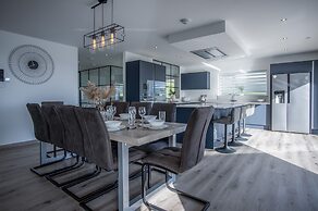 Sunrise - 5 Bedroom Home - Pendine